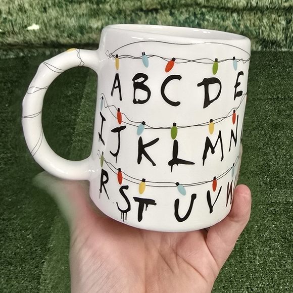 Stranger Things Core Home Christmas String Lights 18fl.oz Mug NEW! - Picture 4 of 11